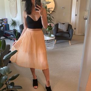 Obey Pleated peach skirt S